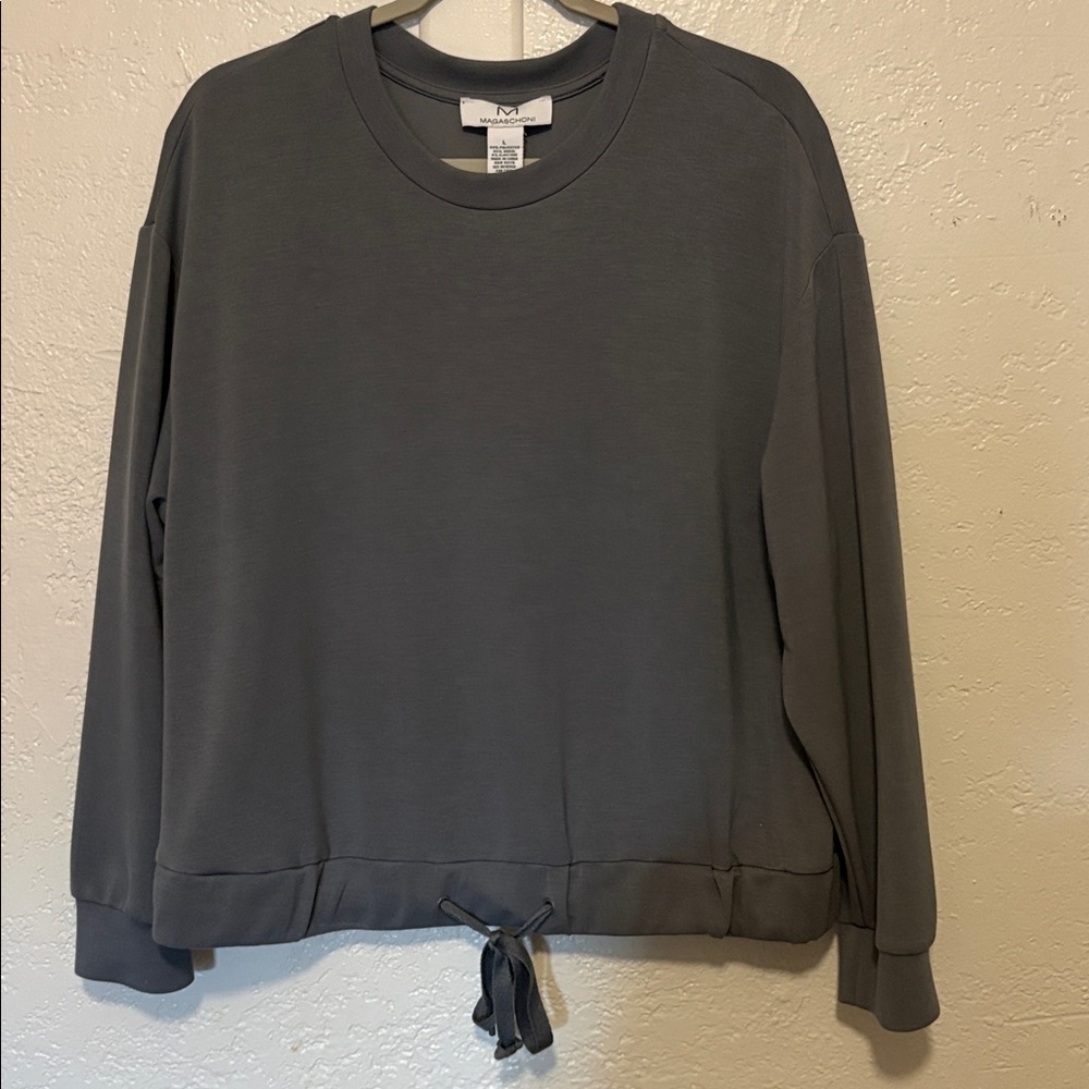 🌤️NWOT Magaschoni Stretchy Knit Blue Gray Drawstring Lightweight Knit Top